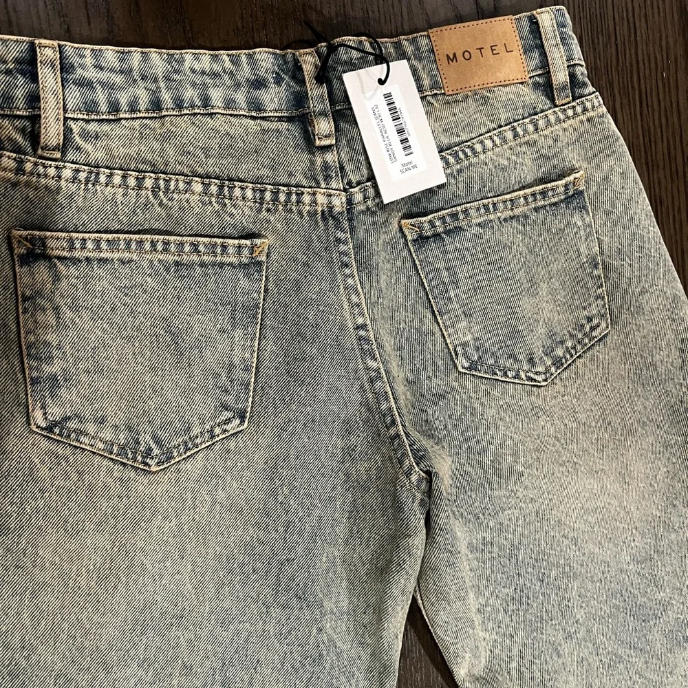Low Rise Parallel Jeans In Sandy Blue Acid - Picture 5 of 9